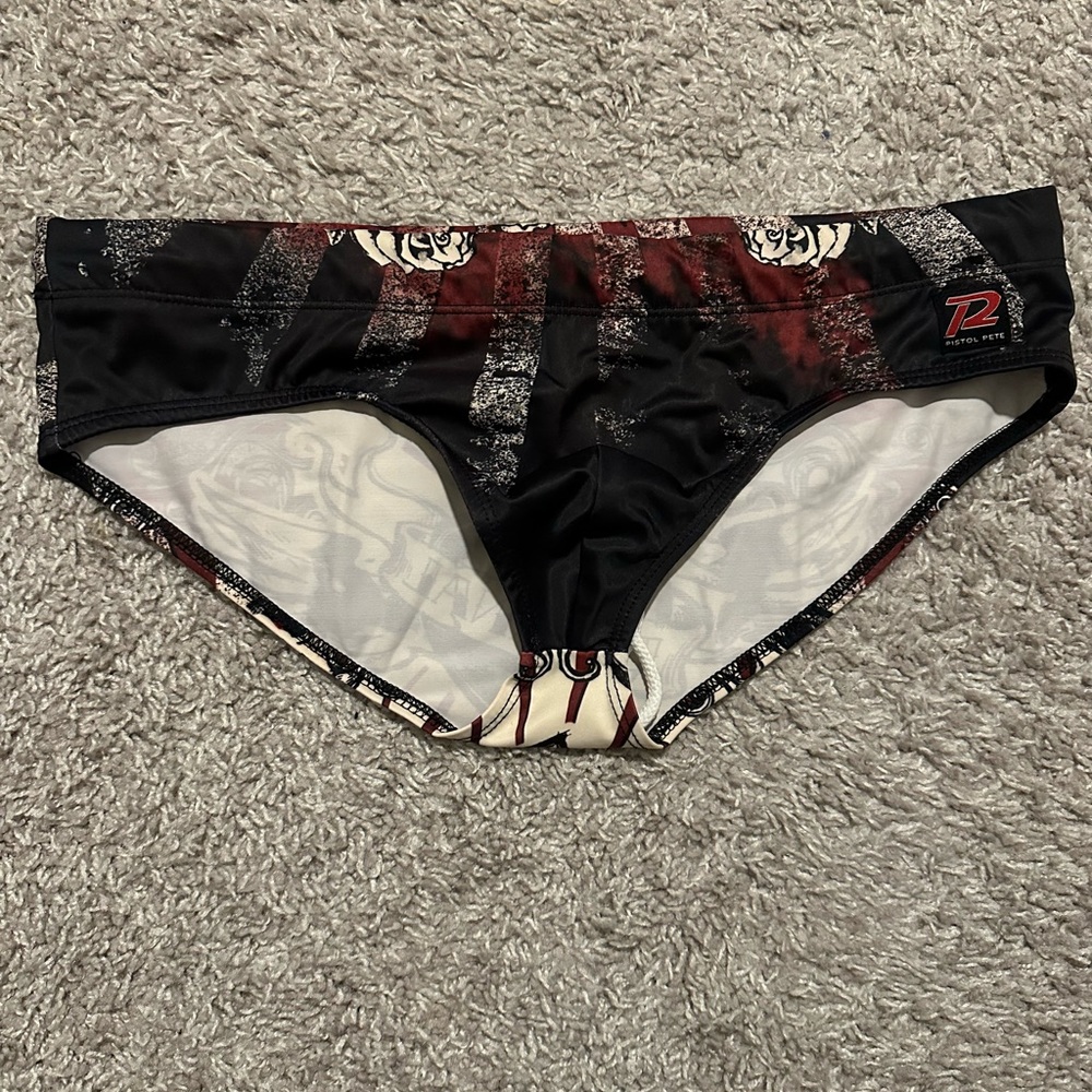 Pistol Pete eternal heart speedo swim briefs size medium (31-32) like new